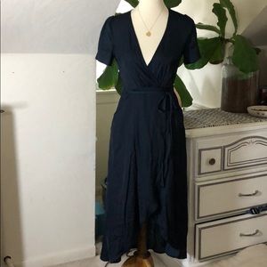 FRANCESCA’S | navy wrap midi dress